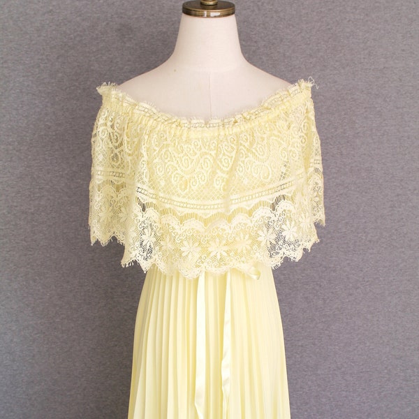 Yellow - Circa 1970s - Party Dress - Lace Collar - Pleated skirt - Estimated size XS/S