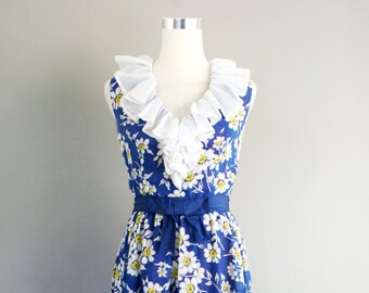 1970s - Miss Elliette - Party Dress - Drive'n Me Crazy, Miss Daisy -  Daisy Print - Ruffled Neckline - Party Dress - Metal Zipper