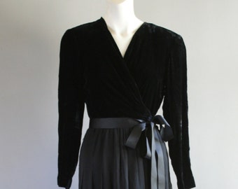 1990s Black Velvet Cocktail Dress by Liz Claiborne- Size Small- Size 4