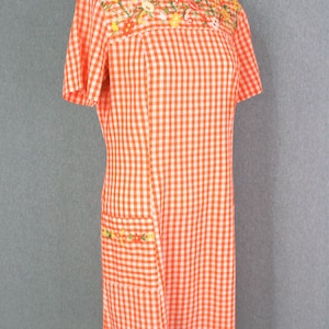 1960s Gingham Embroidered Shift Estimated size image 3