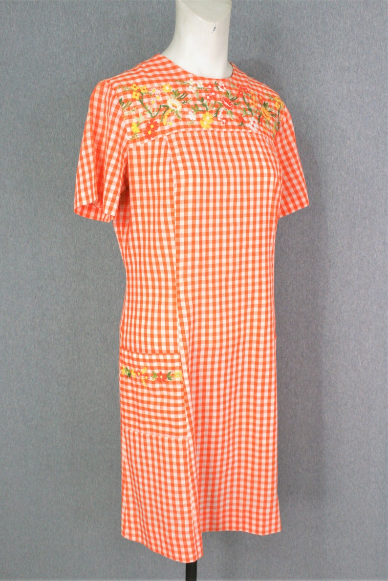 1960s Gingham Embroidered Shift Estimated size image 3