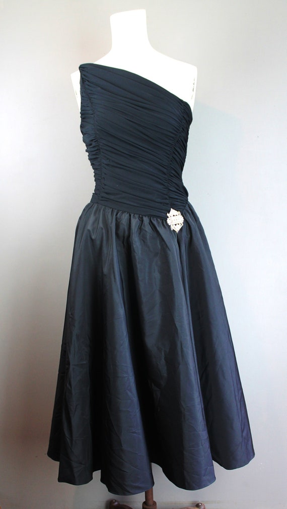 The Cold Shoulder - by Lee Jordan - Cocktail Dress - Timeless - Classic -  Asymmetrical One Shoulder - Medium 8/10 - Etsy