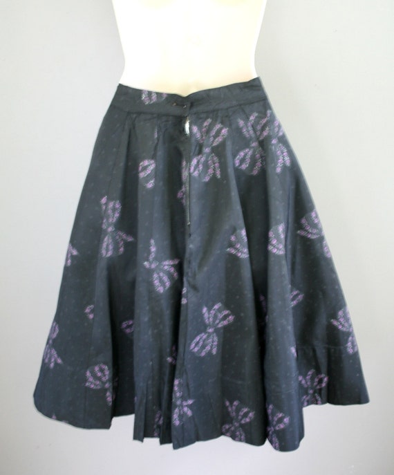 1950s Black Taffeta Skirt- Lavender Flowers with … - image 5