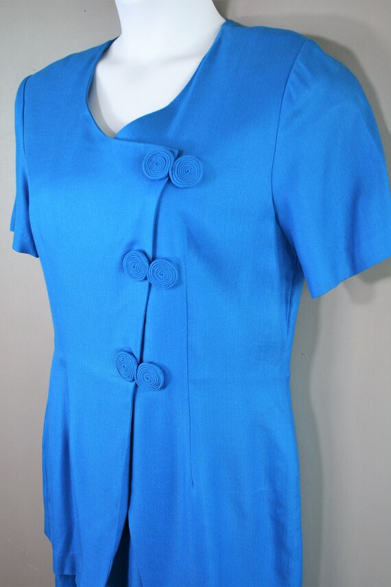 1980-90s - Blue - Minimalist Monotone - Business