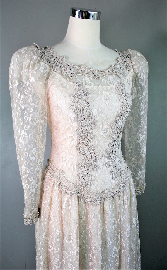 Yesterday - 1980 -  Victorian Inspired - Blushing… - image 2