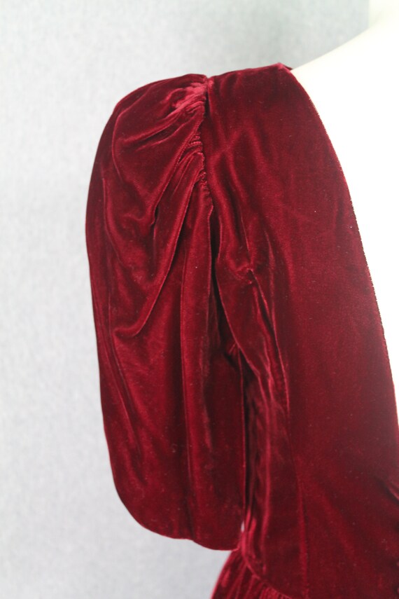 1980s Red Velvet Party Dress || Puff Sleeves || L… - image 6