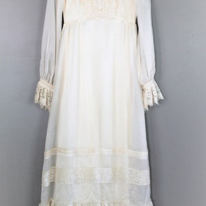 Farmer Takes a Wife 1960's Empire Waist Lace Wedding Dress Estimated ...