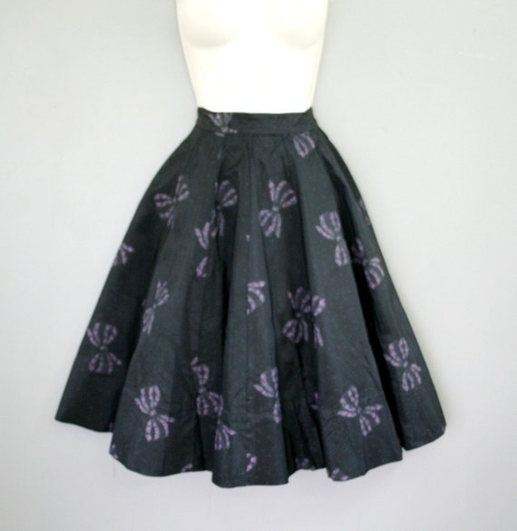 1950s Black Taffeta Skirt- Lavender Flowers with … - image 1