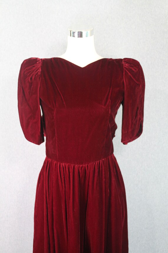 1980s Red Velvet Party Dress || Puff Sleeves || L… - image 2