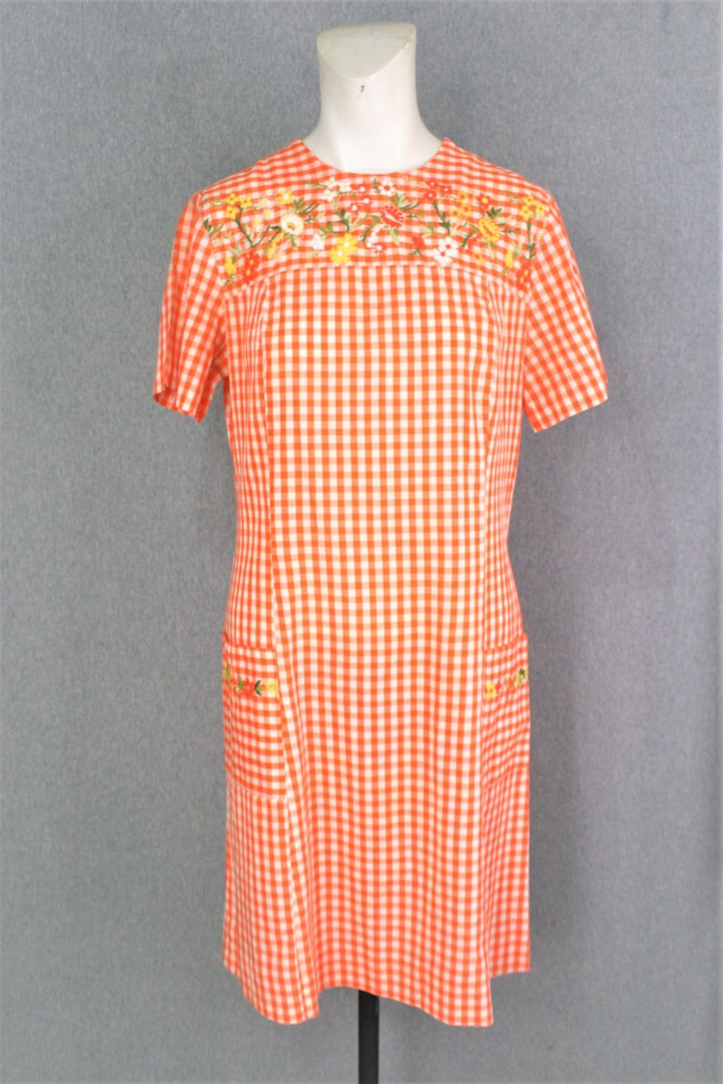 1960s Gingham Embroidered Shift Estimated size image 2