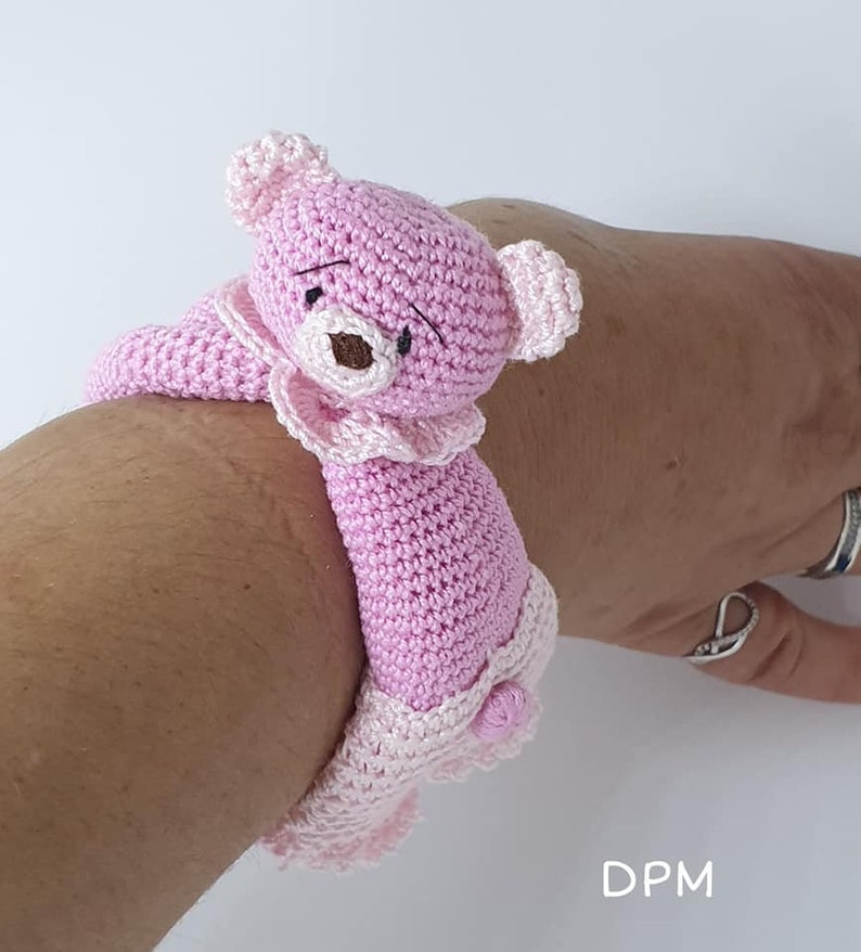 Patron French, English Tutorial Crochet Pooh Bracelet Amigurumi Pattern
