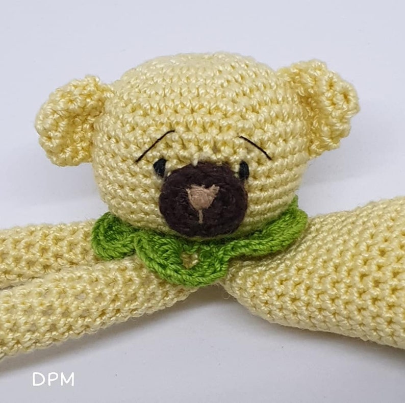 Patron French, English Tutorial Crochet Pooh Bracelet Amigurumi Pattern