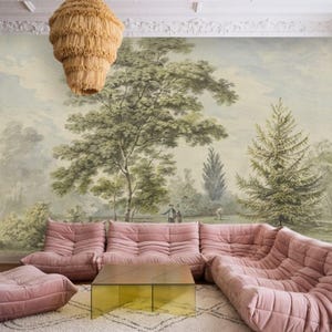 Carta da parati con paesaggio verde e acquerello con pini e figure, murale con scena forestale vintage, stacca e attacca, arte murale rurale