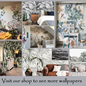 Peut inclure: Un collage de sc&egrave;nes de design d'int&eacute;rieur pr&eacute;sentant divers motifs de papier peint. Les images montrent des motifs botaniques, tropicaux et abstraits dans les chambres et les espaces de vie. Le texte "Visit our shop to see more wallpapers" est visible.