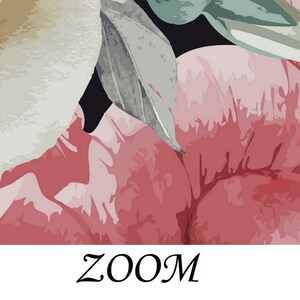 Puede incluir: Primer plano de un patr&oacute;n floral con flores rosas y blancas y hojas verdes sobre un fondo negro. La palabra "ZOOM" est&aacute; impresa en blanco en la parte inferior de la imagen.