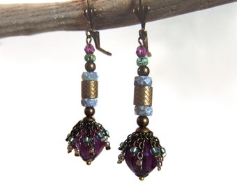 Boucles d'oreilles KERYS #1_Inspiration celtique aux tons violet, mauve et turquoise. Perles de verre & laiton. Fermeture boucles dormeuses.