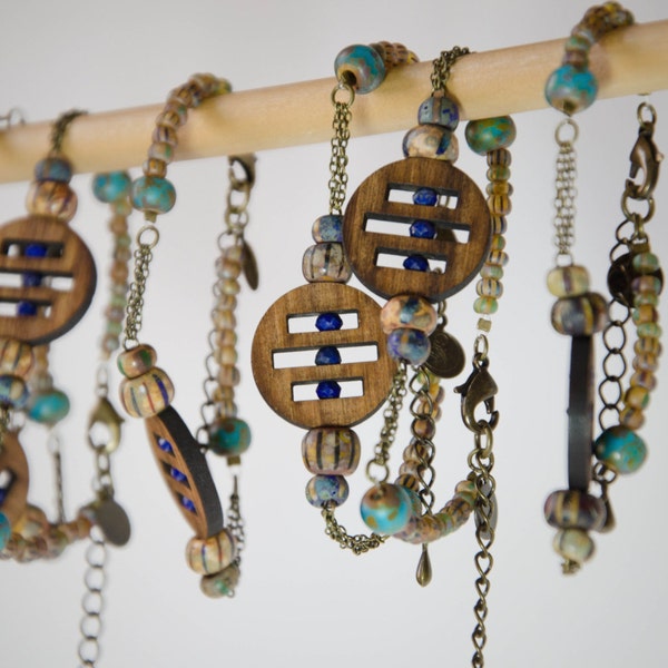ULURU_ ethnic bracelet in laser-cut rosewood, fine stones (lapis lazuli) and glass beads