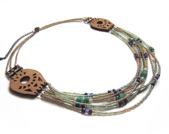 Collier WHITSUNDAYS_ethnique en bois (noyer blond) découpé au laser, émeraudes, aigue-marines, lapis lazuli, tanzanites et perles de verre