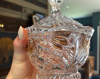 Vintage kristallen snoepschaal met deksel, exclusief tiara, Indiana Hutto geslepen glazen schaal