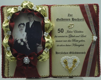 Handgefertigtes Deko-Buch zur Goldenen Hochzeit für Foto mit Holz-Buchständer