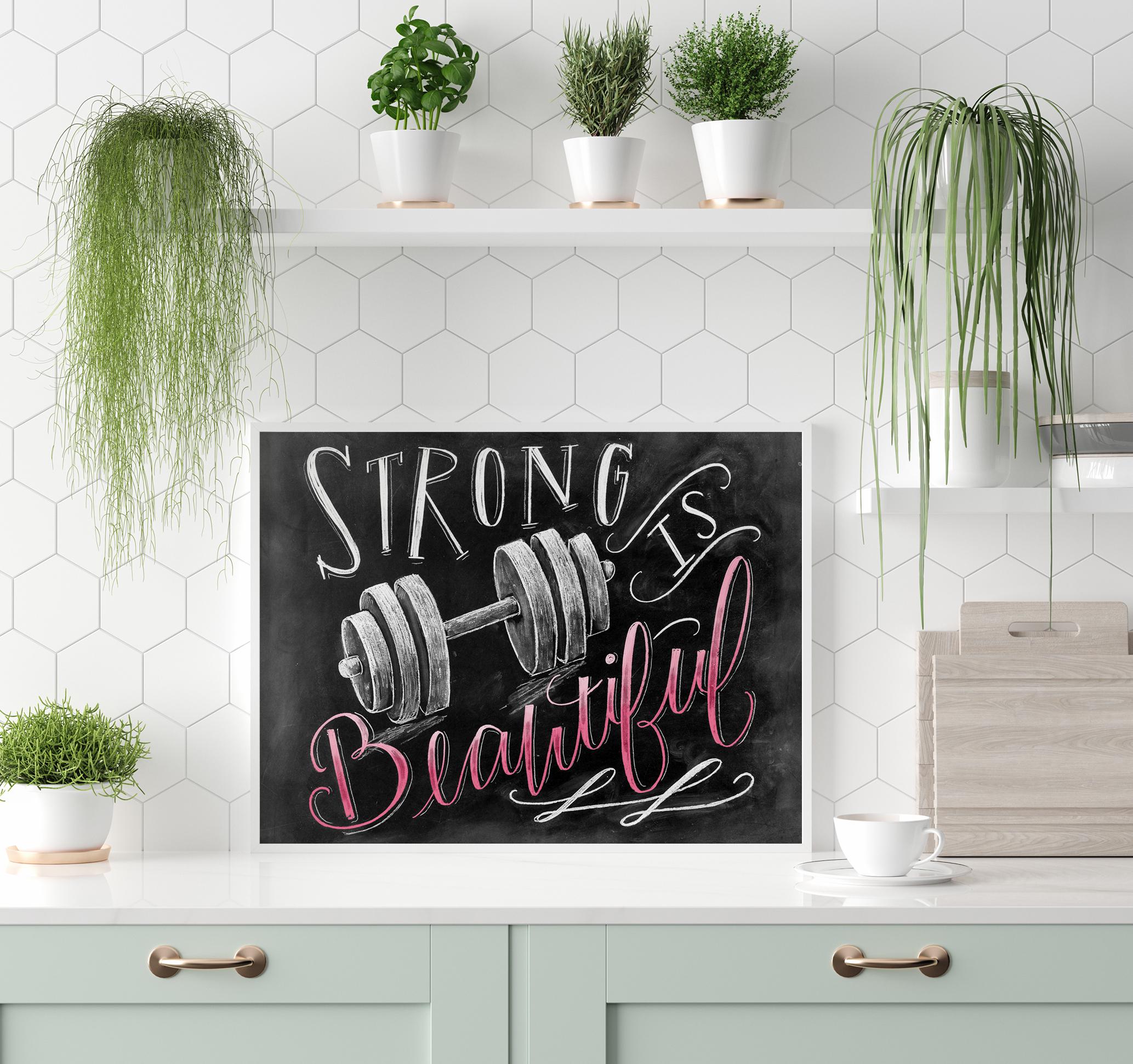 Strong Is Beautiful チョークボード ジム アートプリント、ジム 
