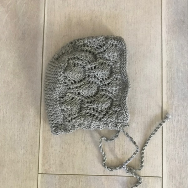 Bonnet béguin bébé gris, tricot point ajouré, 100% mérinos , taille 0- 3 mois