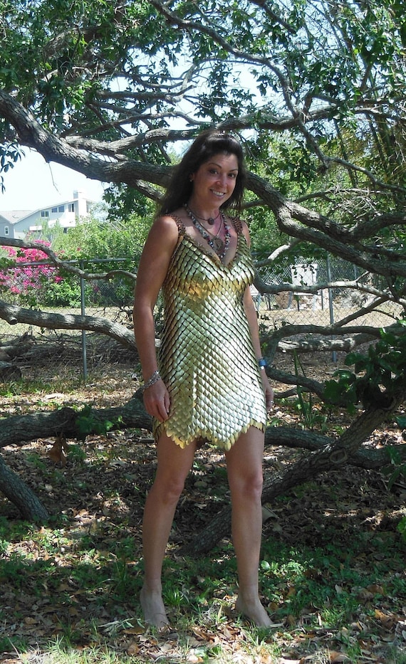 gold chainmail dress Edikted Backless Cowl Neck Mini - 100% Aluminum h:ours Imogen Chainmail Dress in