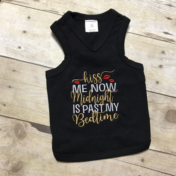 Camisa o vestido de Ano Nuevo para perros Besame ahora Camisa de celebracion feliz Ropa de invierno navidena para gatos Atuendo de fiesta de Nochevieja Ropa para mascotas Etsy Espana