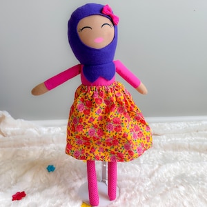 Poupée hijabi - poupée musulmane - poupée musulmane en tissu - 18 pouces - poupée faite main - cadeau de naissance - baby shower - poupée hijab - poupée de peau moyenne