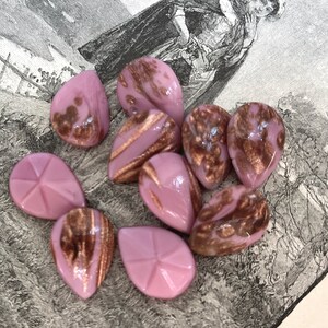 10 Vintage Pear Shape Cabochon Mauve Copper Veining Faceted Back 18mm 13mm Fancy Purplish Pink Pointed Oval Glass Western German