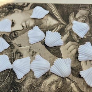 12 Large Chalk White Vintage Glass Shell Fan Shapes Art Deco Cabochons Cabochon Lot Set Fancy Ornate Milk 1950s Embellishments 32mm x 25mm