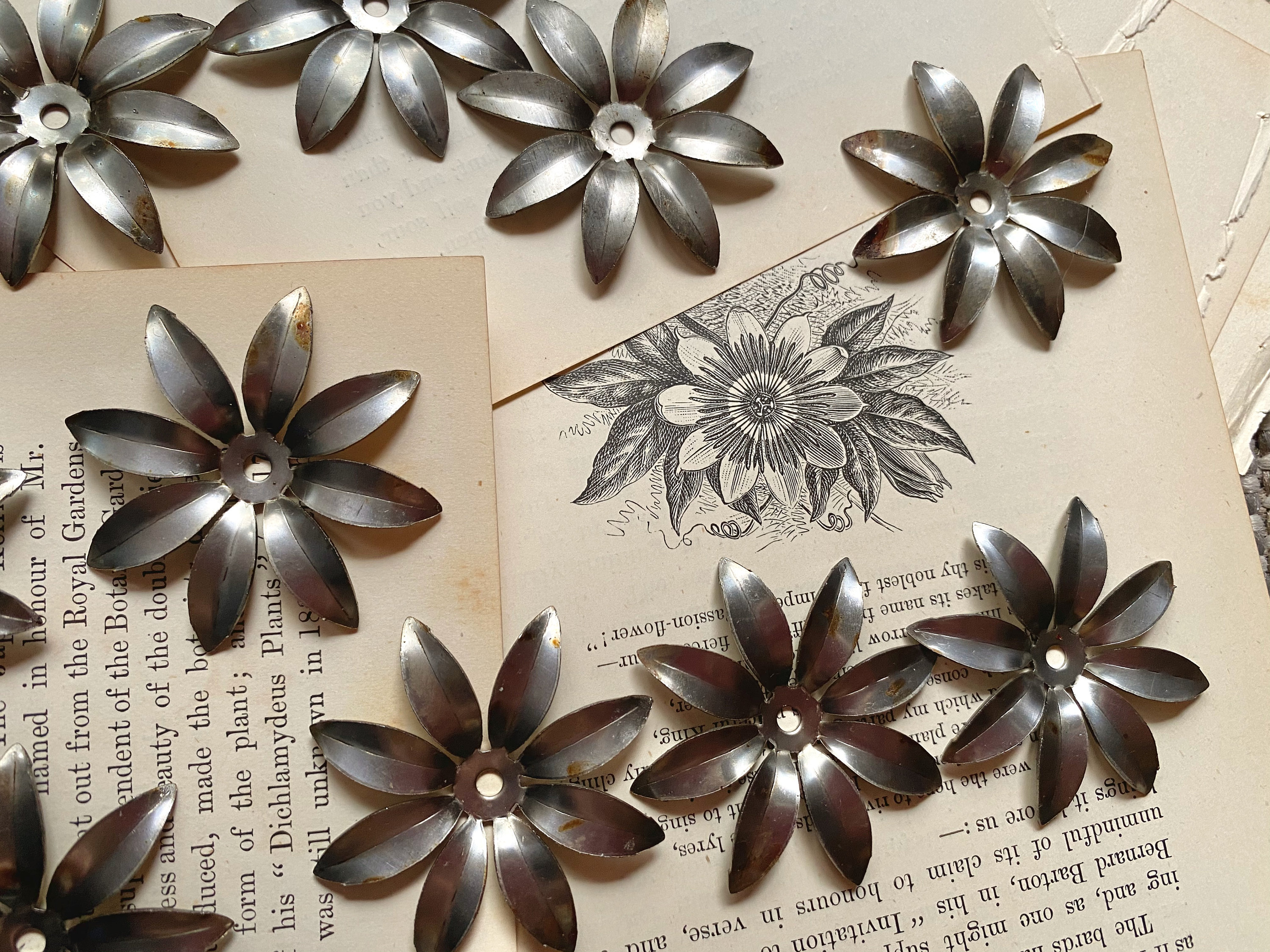 20 Floral Shaped Flower Stampings Metal Steel Round Flower