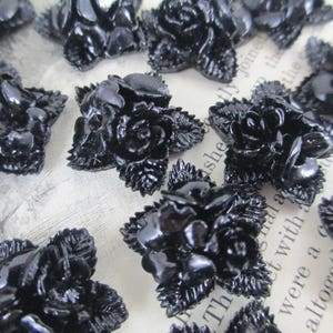 36 Unusual Black Flower Cabochon Embellishments Star Flower Resin Plastic Shiny Detailed Halloween Gothic Jet Flowers Floral Detail Lot