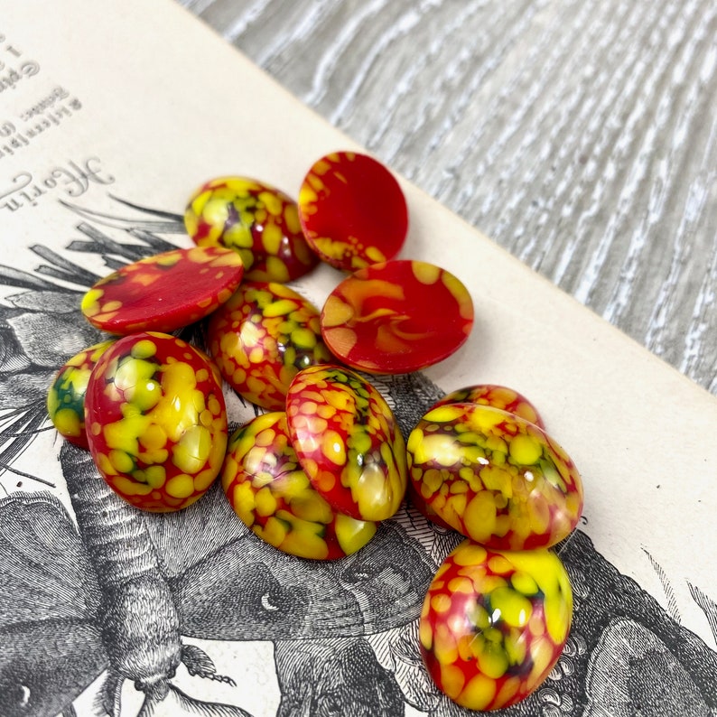 12 Vintage Fire Color Oval Cabochons Red Yellow Speckled 20 x 15mm Rounded Dome Domed Cabochon Lot Set West German Dragon Like