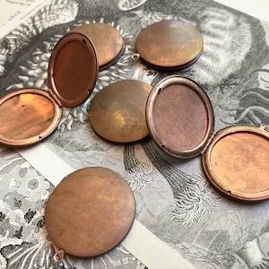 6 Large Round Vintage Lockets Copper Plated Metal 1.5&quot; Craft Prop Patina Retro Locket Lot Set Circle Pendant Hinge Hinged Old Style Charm