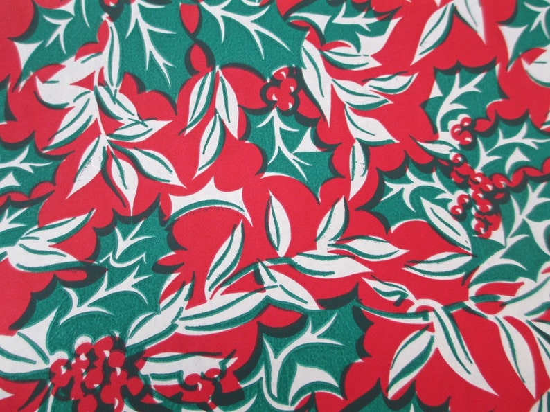 4 Yards 1950s Holly Vintage Wrapping Paper Red Green Traditional Christmas Gift Wrap Kitsch Retro Holiday Graphic Craft Scrapbooking 12 Feet