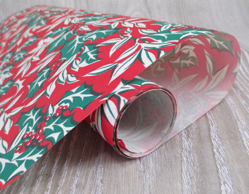 4 Yards 1950s Holly Vintage Wrapping Paper Red Green Traditional Christmas Gift Wrap Kitsch Retro Holiday Graphic Craft Scrapbooking 12 Feet