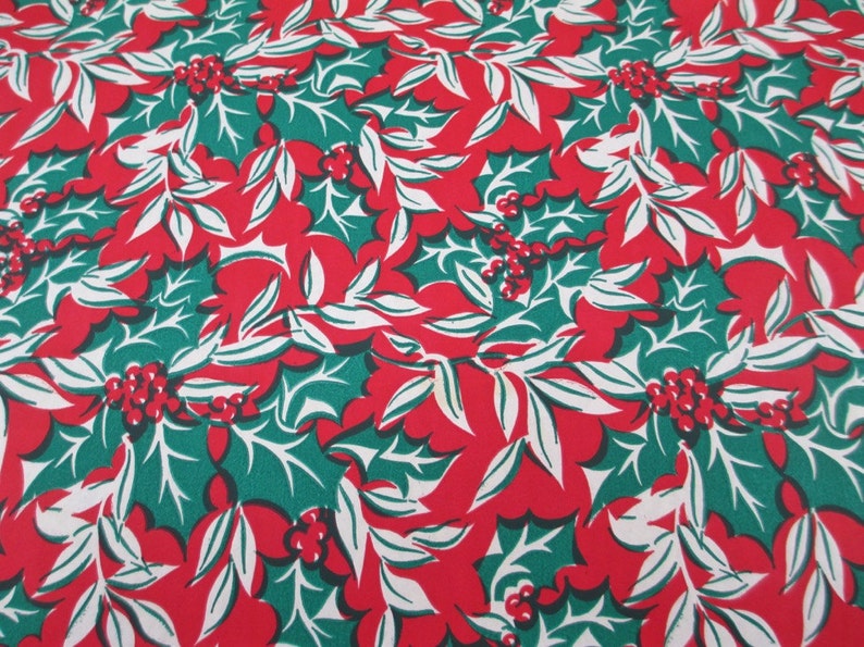 4 Yards 1950s Holly Vintage Wrapping Paper Red Green Traditional Christmas Gift Wrap Kitsch Retro Holiday Graphic Craft Scrapbooking 12 Feet