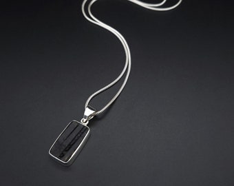 Collar colgante de turmalina negra cruda para hombre, joyería para hombre, colgante de piedra con cadena, joyería hecha a mano para hombre, regalo único para hombre, para él