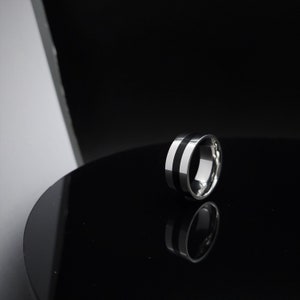 Herrenring schwarz Silber Band, Ringe für Männer, Herrenschmuck, Bandring mit Streifen, Männerschmuck, Geschenk für Ihn, Einzigartiges Geschenk für Männer