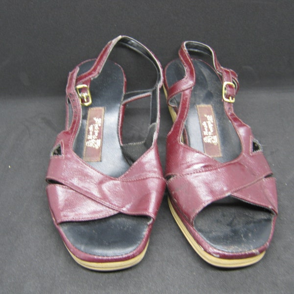 Vintage Hush Puppies Wedge Leather Sandals Size 7.5 Burgundy