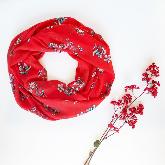 ladies red scarf