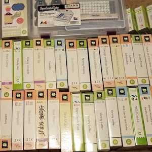 リンクされた Cricut カートリッジ! 表現、創造、パーソナルフォント、旅行、クリスマスのホームデコレーション、休日などのための Cricut カートリッジ