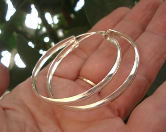 Silverly Orecchini A Bottone In Argento Sterling Con Disco A Forma Di Mezzaluna Per Donna | Orecchini A Cerchio Piatto In Argento 925 Con Finitura Opaca | Gioielli Geometrici Moderni E Minimalisti - Foto 5