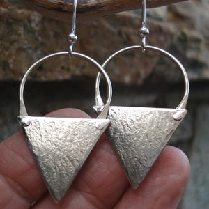 Triangle Earrings Hammered Silver Hoop Earrings Sterling Silver Unique Geometric Hoops Cold Connection Small Hoops Modern Statement Earrings