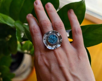 Turquoise Raw Stones Ring Hammered Oxidized Silver Ring Flower Ring Unique Modern Statement Antique Faced Ring Silver Green Disc Ring