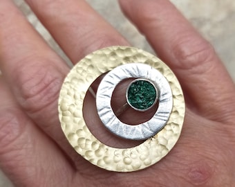 Mixed Metal Two Fingers Disc Ring Hammered Silver and Bronze with Raw Malachite Stones Big Ring Adjustable Geometric Two Circles Ring