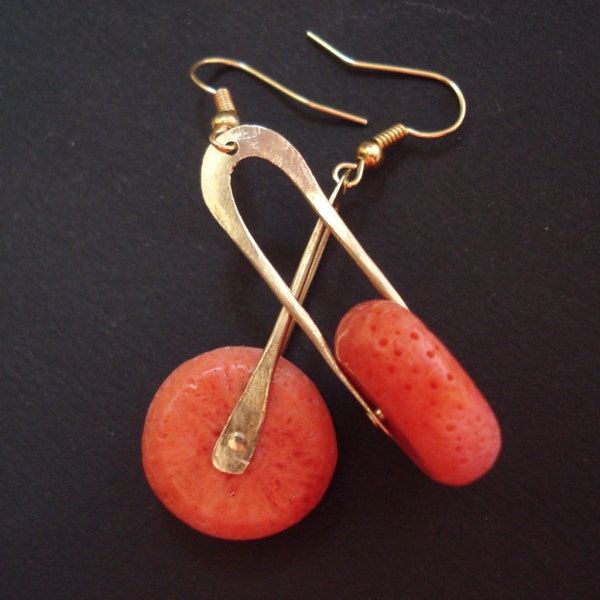 Handmade Sponge Coral Earrings-Hammered Bronze Wire and Coral Earrings-Cold Connection Minimal Modern Earrings-Hoop Earrings