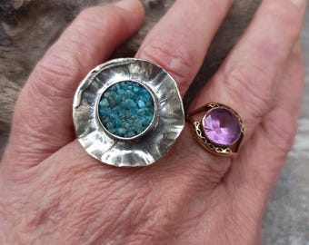 Turquoise Raw Stones Ring Hammered Oxidized Silver Ring Flower Ring Unique Modern Statement Antique Faced Ring Silver Green Disc Ring