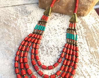 Statement ketting met meerdere strengen rode en turkoois stenen kralen sieraden etnische tribale ketting